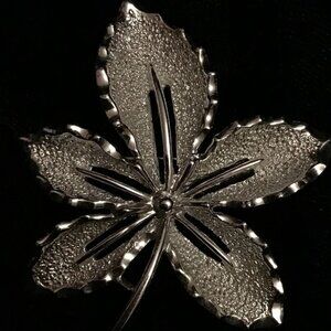 Vintage silver Sarah Coventry IVY LEAF brooch